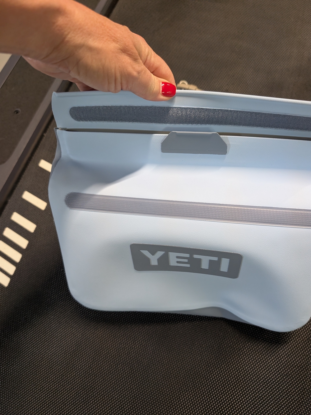 Yeti Light Blue Crossbody Belt Bag with Cream Strap - Picture 2 of 11